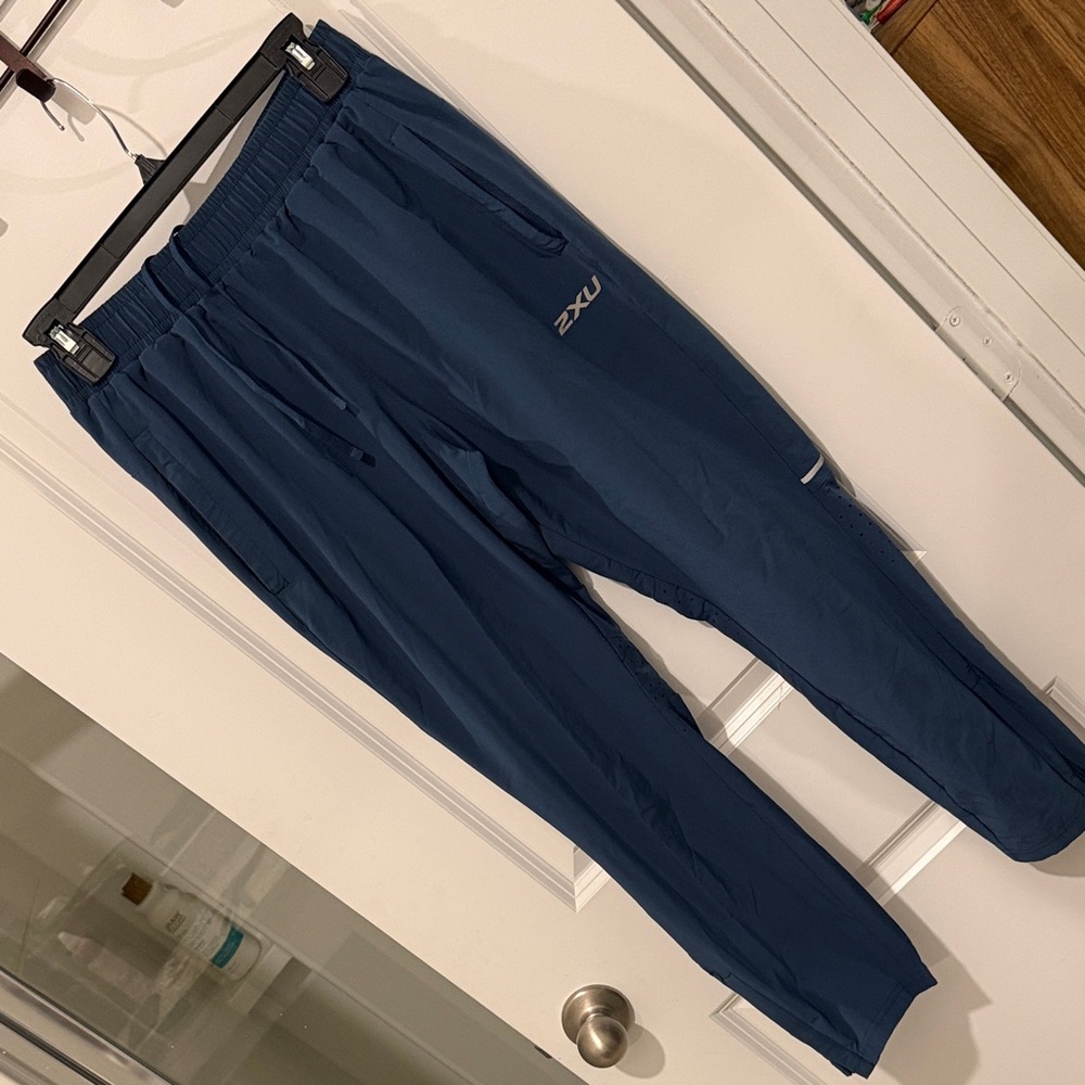 2XU women’s Navy Joggers